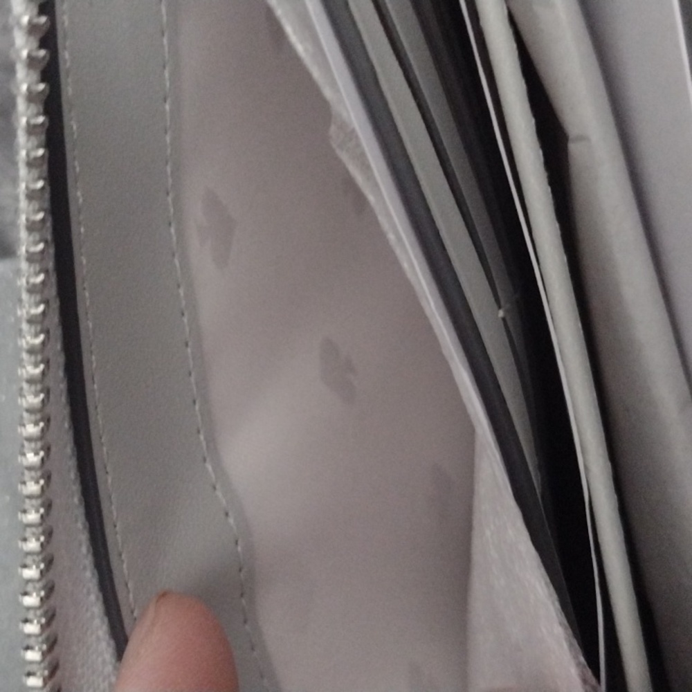 NWOT, Kate Spade Silver Sparkling wallet in gift box - Picture 6 of 12